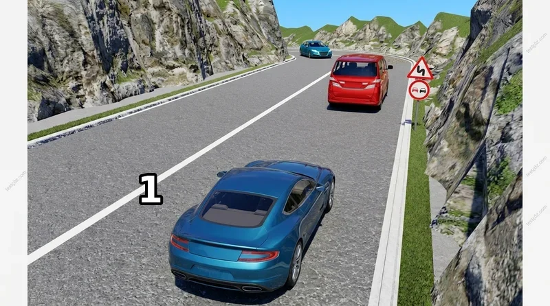 1 numaralı aracın davranışları trafik kaza riskini azaltacak — yol sahnesi