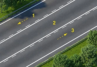 Kara yolunda numaralandırılmış şeritler — sollama / geçme için kullanılan şerit yol sahnesi